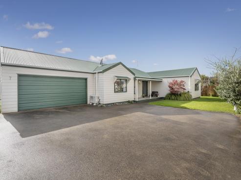 7 Cholmondeley Crescent, Whitianga