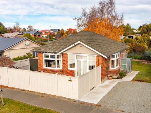 4 Maltby Avenue, West End
