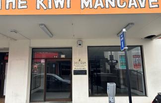 Large CBD retail shop for lease