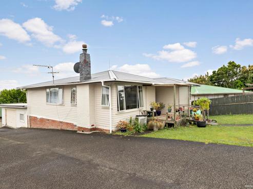 37 Amberley Avenue, Te Atatu South