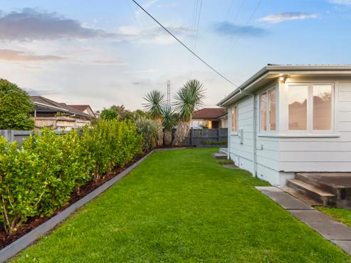 11 Grainger Road, Te Atatu South