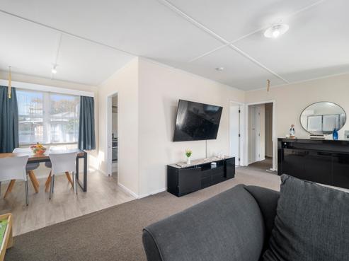 27A Lisa Crescent, Mangakakahi