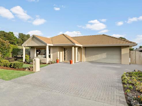 22 Oakridge Way, Northpark