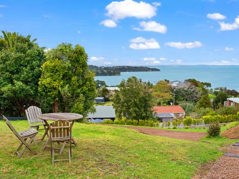 10 Park Road, Surfdale