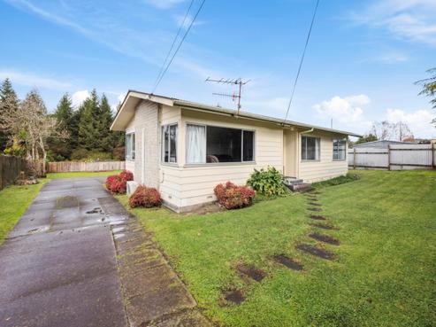 71 Lisa Crescent, Mangakakahi