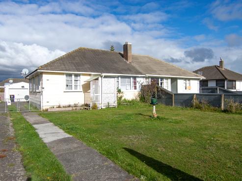 99 Clyde Crescent, Roslyn