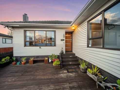 7 Netherlands Avenue, Kelston