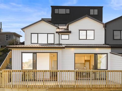 905D East Coast Road, Northcross