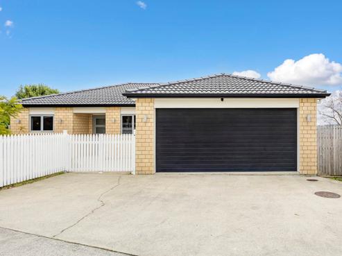 110C Royal Road, Massey