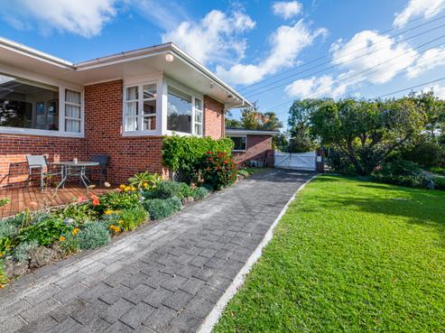 8 Ava Avenue, Titirangi