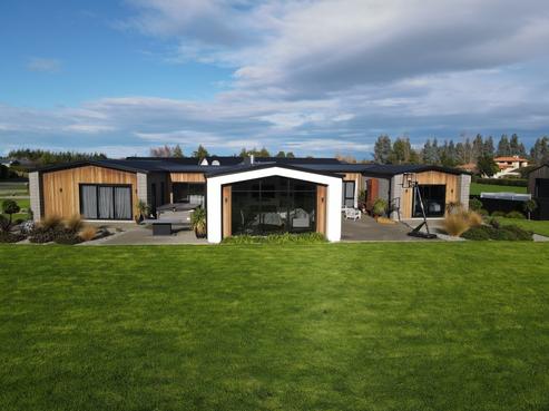 19 Longwood Drive, Winton