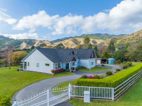 23 Mahaki Road, Paraparaumu
