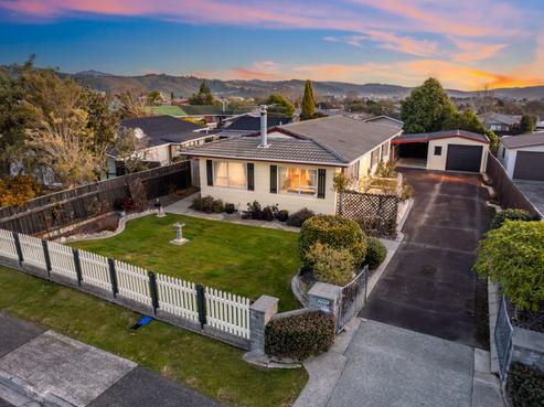 33 Shanly Street, Brown Owl