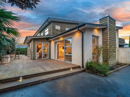 140 Hussey Road, Northwood