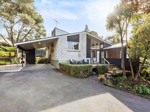39 Cyclarama Crescent, Massey