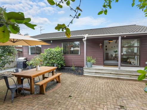 8/390 West Coast Road, Glen Eden