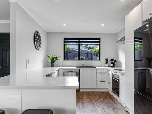 16 Palm Grove Drive, Western Heights