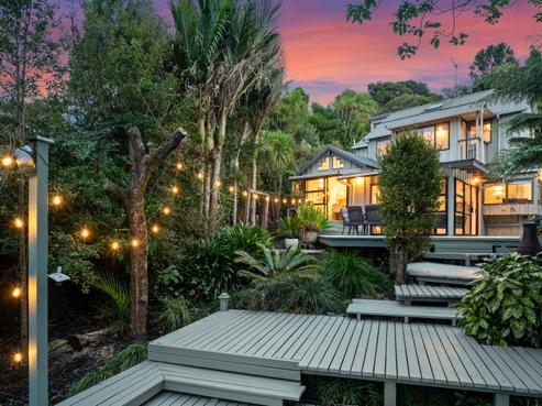 10 Raroa Terrace, Waiatarua