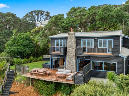 84 Domain Crescent, Muriwai