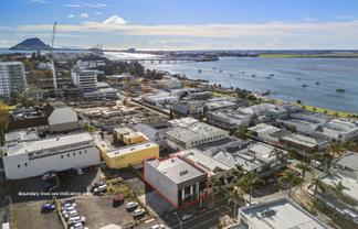 Character gem in central CBD with option to occupy