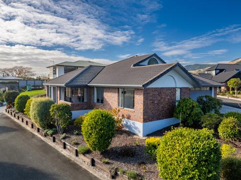 44 Olympus Way, Richmond