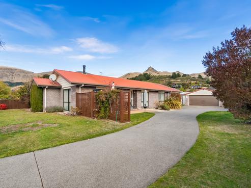 53 Laing Crescent, Heathcote Valley