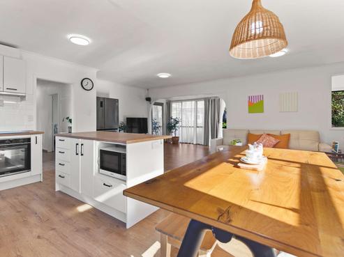 216 Sunset Road, Sunnybrook