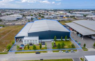 Flexible Options in this Fully-Racked Warehouse