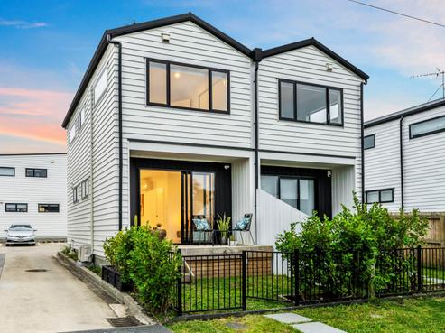 2/11 Mareth Street, Panmure