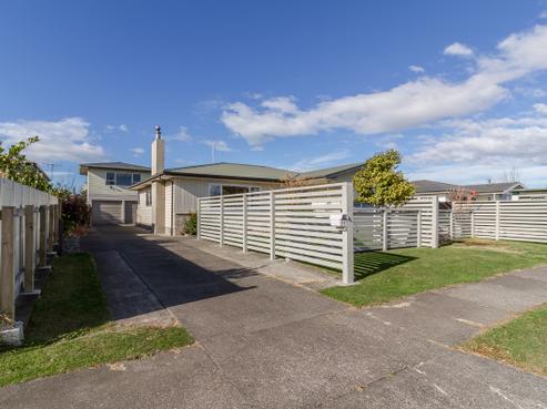 88 Harold Holt Avenue, Onekawa