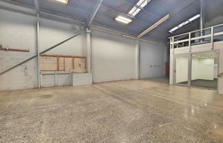 Versatile warehouse plus showroom/office in Parnel