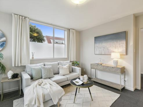 3/127 Queens Drive, Lyall Bay