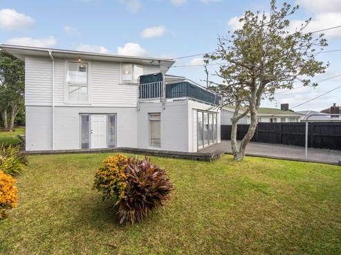 6 Glen Marine Parade, Glendene
