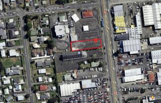 Car yard off SHW 1C Hamilton