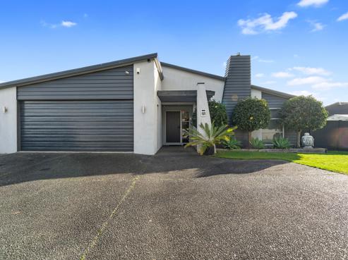 7 Barrington Drive, Huntington