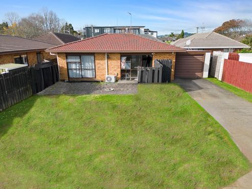 2/10 Wellington Street, Papakura