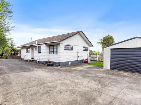 15 Landsdale Place, Massey