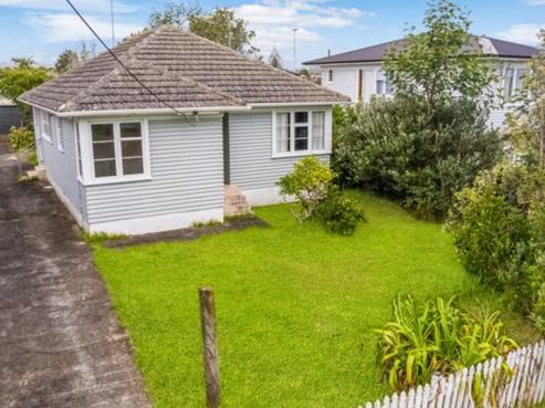 16 Brains Road, Kelston