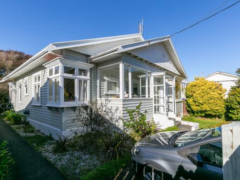 6 Raine Street, Karori