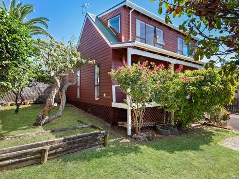 2/8 Raeben Avenue, Hillcrest