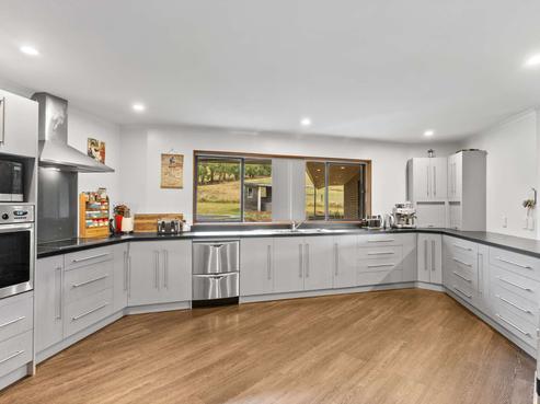 1092 The Peaks Road, Hawarden