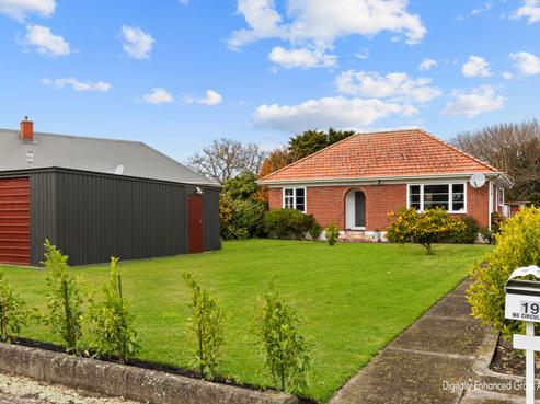 19 Savage Crescent, West End