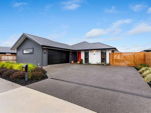 8 McQuillan Avenue, Woodend