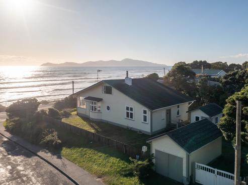 82 The Parade, Paekakariki
