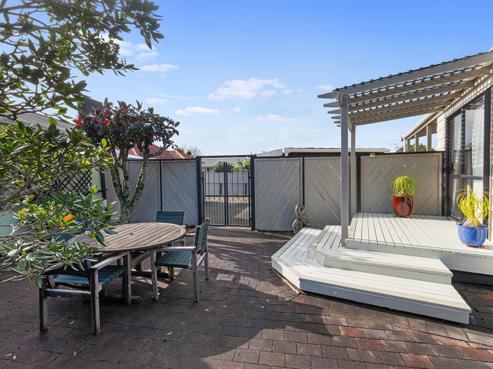 2/11 Coniston Avenue, Te Atatu South