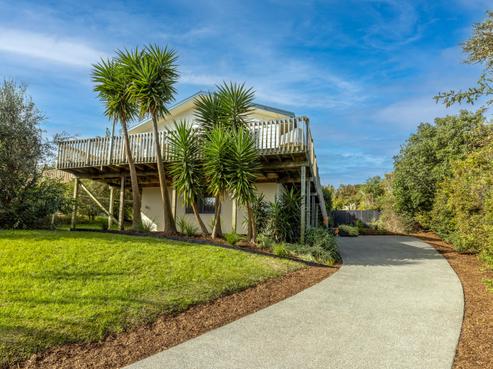 10 Huia Street, Oneroa