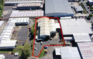 x3 5T Gantry Cranes in Mt Wellington