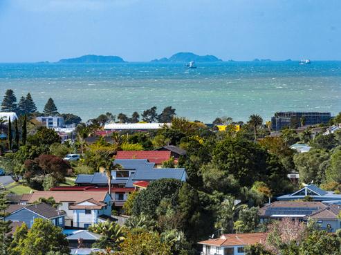 6/737 East Coast Road, Browns Bay