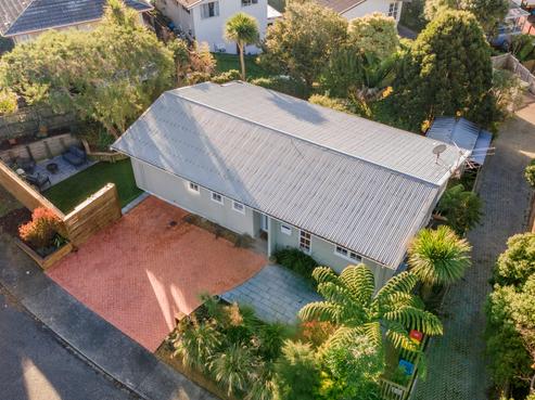 2 Fantail Grove, Belmont
