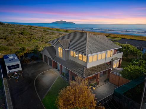 8 Scott Avenue, Otaki Beach